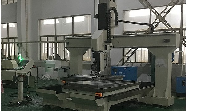 五軸加工中心操作要注意哪些步驟？-科鼎鑫