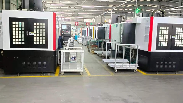 鋁型材加工中心需要哪些設(shè)備？